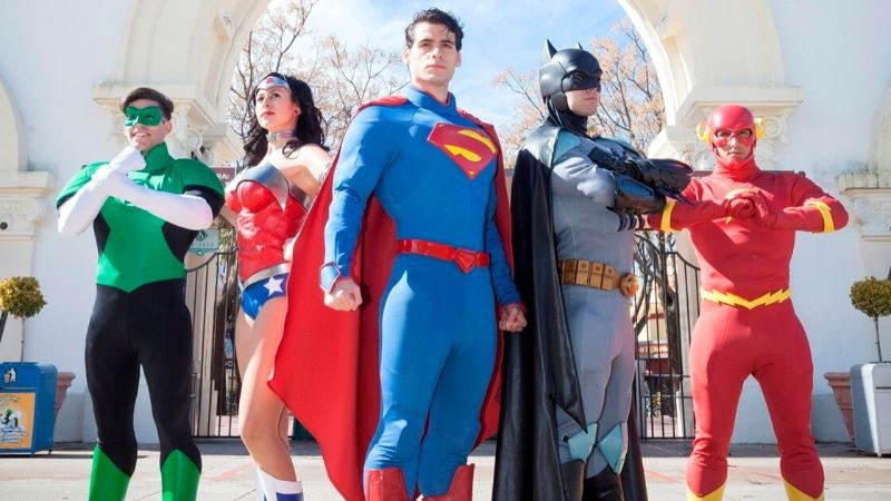 ¡Ven al Parque Warner en el mes de los súper héroes!