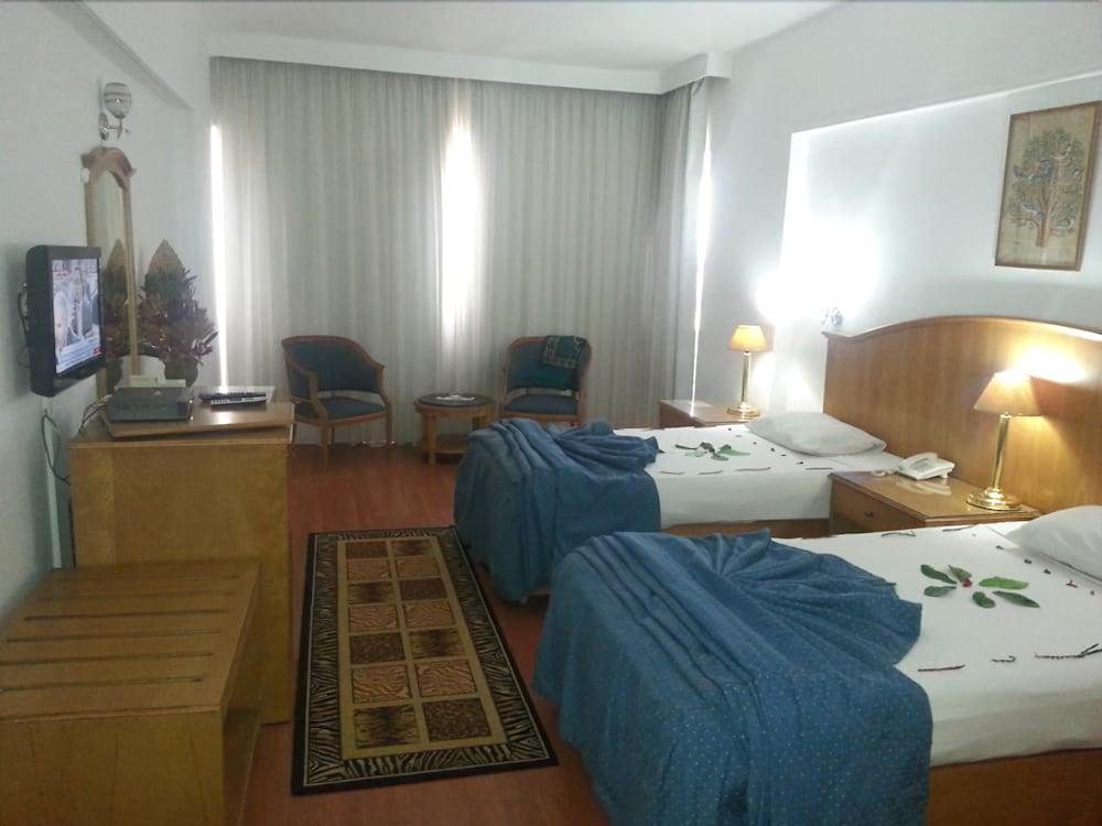 hotel Pyramids Plaza Hotel