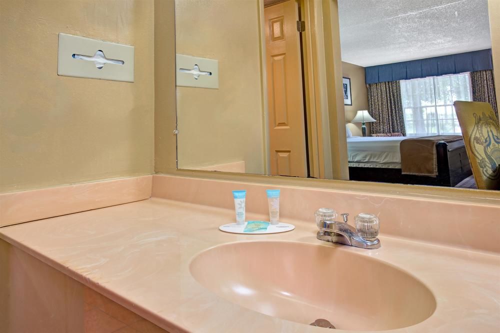 Fotos Hotel Howard Johnson By Wyndham Lake Front Parkkissimmee