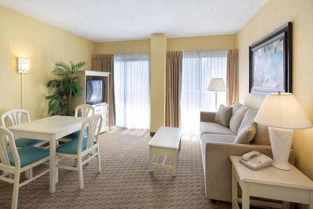 Fotos Hotel The Enclave Hotel & Suites
