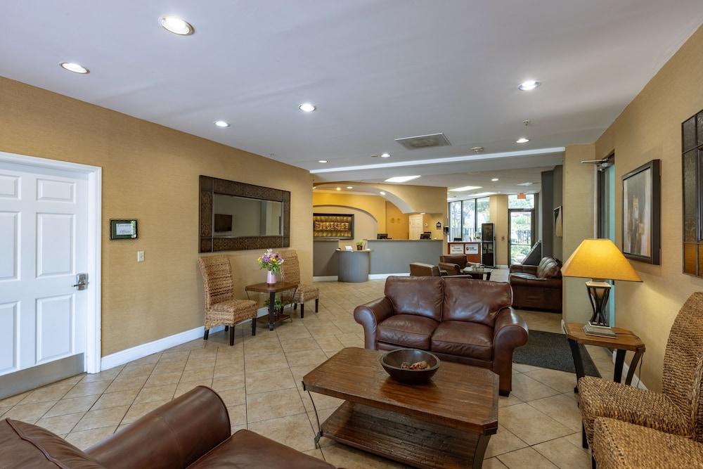 Fotos Hotel The Enclave Hotel & Suites