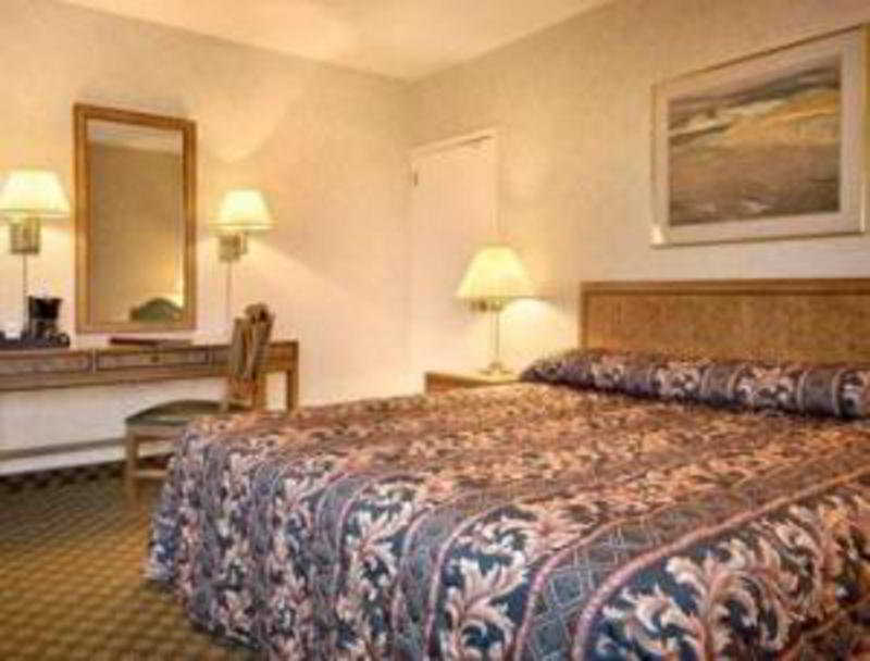 HOTEL RAMADA PLAZA JFK AIRPORT Jfk Airport New York City ny