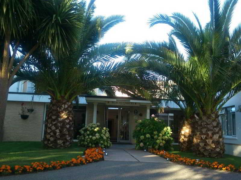 hotel Beachcombers