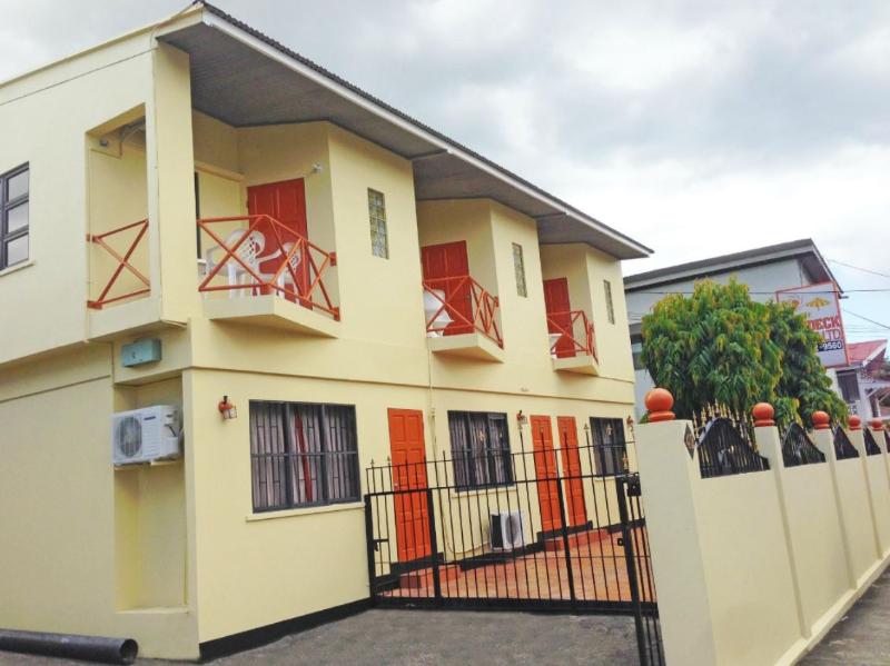 hostal Sundeck Suites