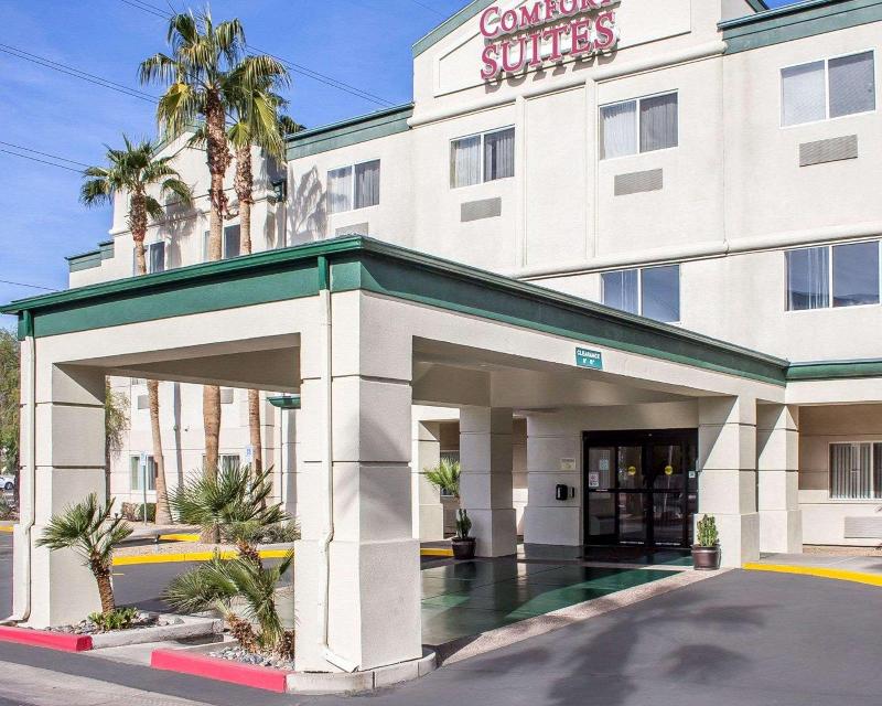 hotel Comfort Suites At Metro Center