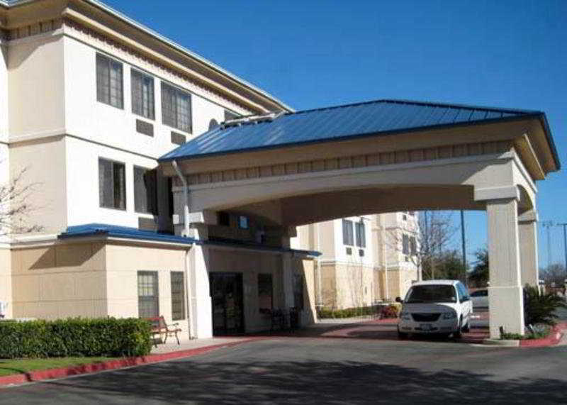 hostal Quality Inn & Suites Airport