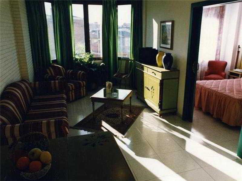 apartahotel Camparan Suites