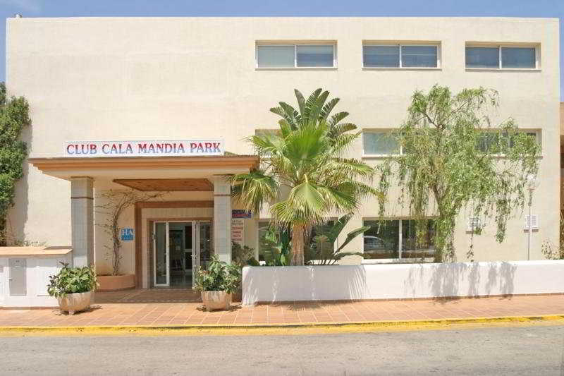 apartahotel Cala Mandia Park