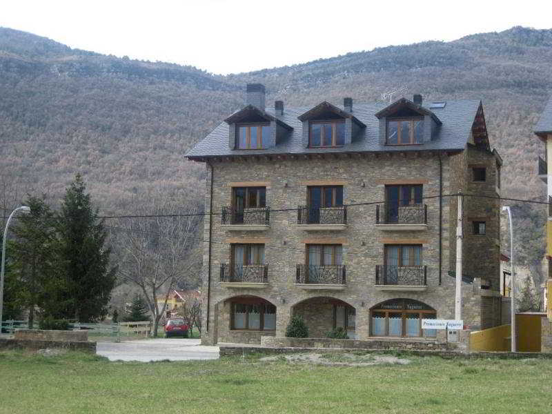 hotel Los Nogales