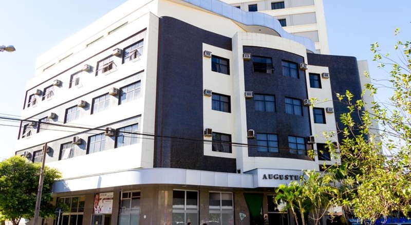 hotel Augustus Plaza Inn