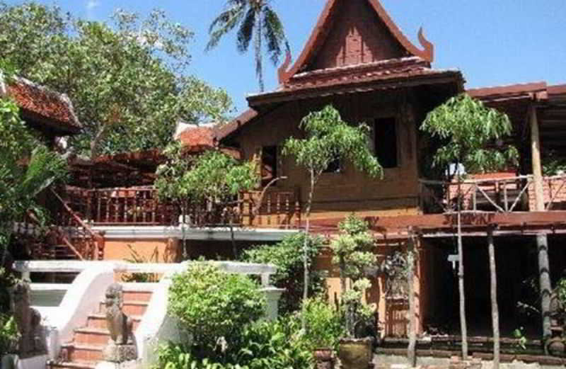 hotel Harry's Bungalow & Restaurant