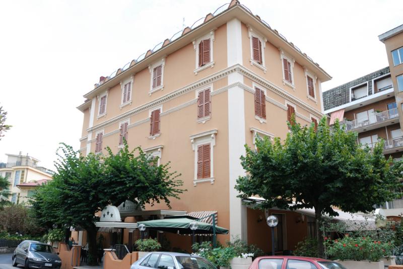 hotel Hotel Iris Crillon