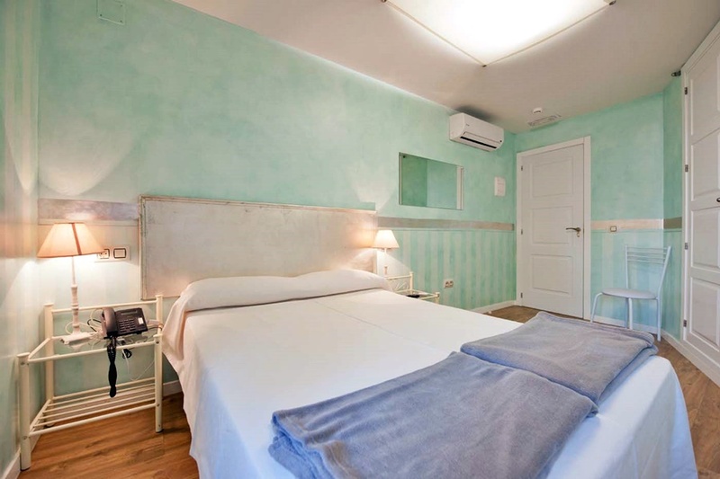 hostal Yit Puerta Bisagra