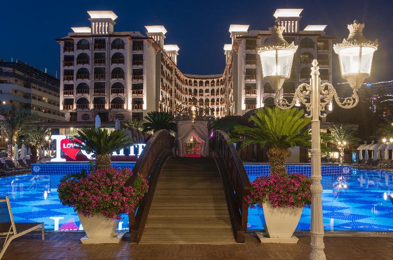 hotel Quattro Beach Spa & Resort Hotel