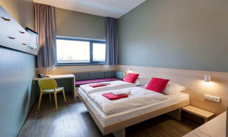 hotel Meininger Hotel Berlin Flughafen