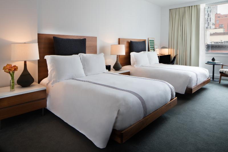 hotel Smyth, A Thompson