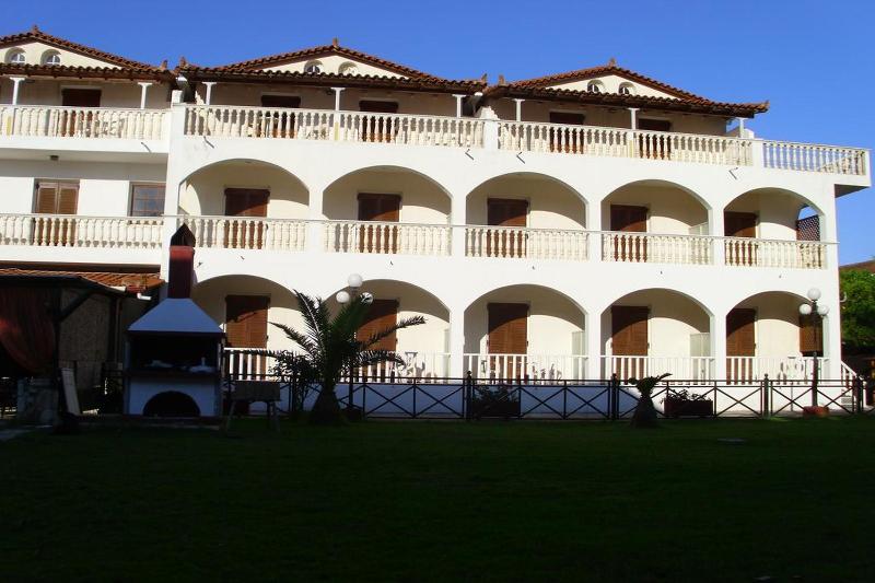 apartamentos Dionysos Studios